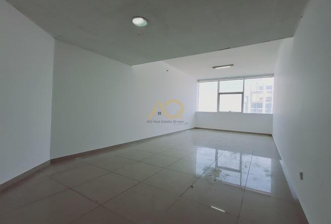 Apartment - 1 Bathroom for rent in Al Nahda Complex - Al Nahda - Sharjah