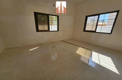 Villa - 2 Bedrooms - 3 Bathrooms for rent in Al Falaj - Al Riqqa - Sharjah