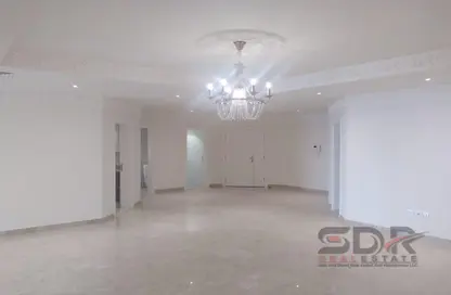 Apartment - 4 Bedrooms - 5 Bathrooms for rent in Al Hana Tower - Al Khalidiya - Abu Dhabi