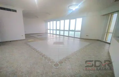 Apartment - 4 Bedrooms - 5 Bathrooms for rent in Sheikh Ahmed Bin Mubarak Building - Corniche Road - Abu Dhabi