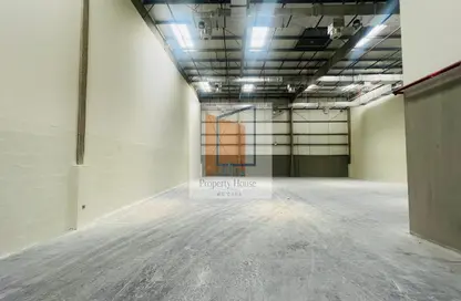 Warehouse - Studio - 2 Bathrooms for rent in KIZAD - Al Samha - Abu Dhabi