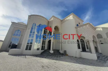 Villa - 5 Bedrooms for rent in Madinat Al Riyad - Abu Dhabi