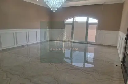 Villa - 5 Bedrooms - 7 Bathrooms for rent in Al Aweer 1 - Al Aweer - Dubai