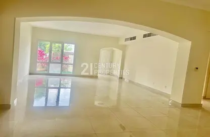 Villa - 4 Bedrooms - 5 Bathrooms for rent in Meadows 9 - Meadows - Dubai