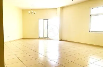 Apartment - 2 Bedrooms - 2 Bathrooms for sale in Shams - Queue Point - Dubai Land - Dubai