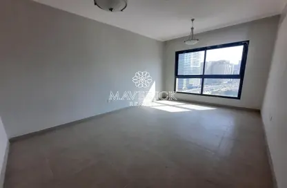 Empty Room image for: Apartment - 1 Bedroom - 2 Bathrooms for rent in Al Hafeet Tower - Al Khan - Sharjah, Image 1