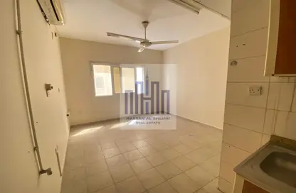 Apartment - 1 Bathroom for rent in Muwailih Building - Muwaileh - Sharjah