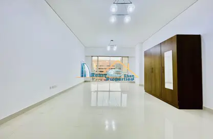 Apartment - 1 Bathroom for rent in Nova Tower - Dubai Silicon Oasis - Dubai