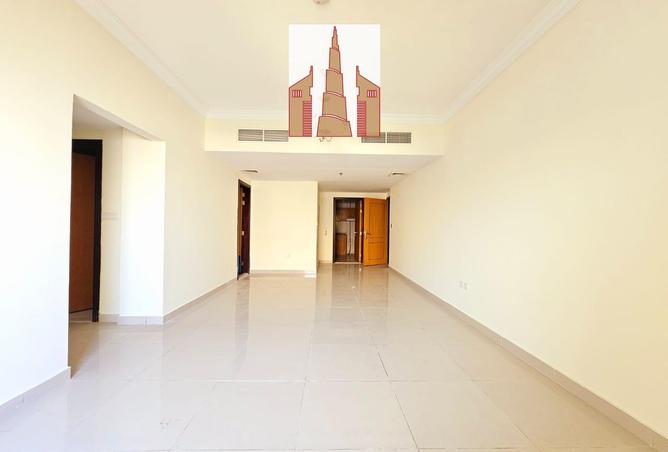 Apartment - 3 Bedrooms - 3 Bathrooms for rent in Muwaileh Commercial - Sharjah