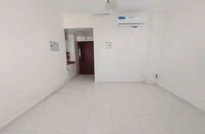 Apartment - 1 Bathroom for rent in Muwailih Building - Muwaileh - Sharjah