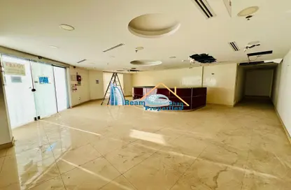 Shop - Studio - 2 Bathrooms for rent in Oud Metha - Bur Dubai - Dubai