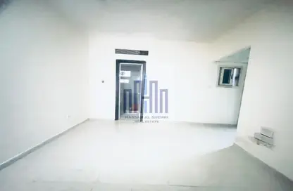 Apartment - 1 Bathroom for rent in Muwailih Building - Muwaileh - Sharjah