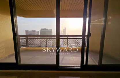 Apartment - 4 Bedrooms - 5 Bathrooms for rent in Cornich Al Khalidiya - Al Khalidiya - Abu Dhabi