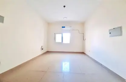 Apartment - 1 Bathroom for rent in Muwailih Building - Muwaileh - Sharjah