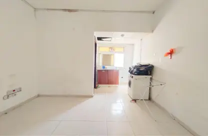 Apartment - 1 Bathroom for rent in Muwaileh 3 Building - Muwaileh - Sharjah