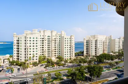 Apartment - 2 Bedrooms - 4 Bathrooms for sale in Al Shahla - Shoreline Apartments - Palm Jumeirah - Dubai