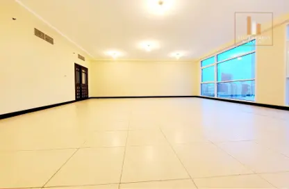 Apartment - 3 Bedrooms - 4 Bathrooms for rent in Baynuna Tower 2 - Corniche Road - Abu Dhabi