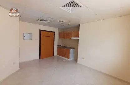 Apartment - 1 Bathroom for rent in Al Jurf 2 - Al Jurf - Ajman Downtown - Ajman