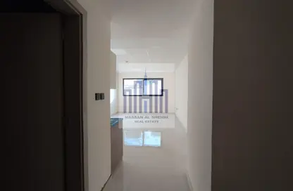 Apartment - 1 Bathroom for rent in Muwailih Building - Muwaileh - Sharjah