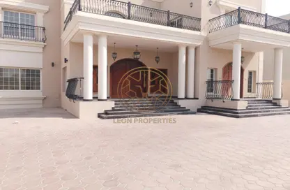 Villa - 5 Bedrooms - 4 Bathrooms for rent in Al Barsha South - Al Barsha - Dubai