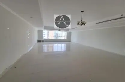 Apartment - 4 Bedrooms - 4 Bathrooms for rent in Al Khan - Sharjah