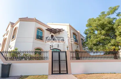 Villa - 4 Bedrooms - 5 Bathrooms for rent in Umm Suqeim 3 - Umm Suqeim - Dubai