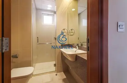 صورة لـ حمام فيلا - 5 غرف نوم - 6 حمامات للايجار في ند الشبا 3 - ند الشبا - دبي ، صورة رقم 1