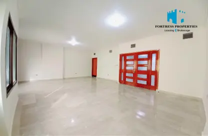 Apartment - 4 Bedrooms - 4 Bathrooms for rent in Golden Falcon Tower - Hamdan Street - Abu Dhabi