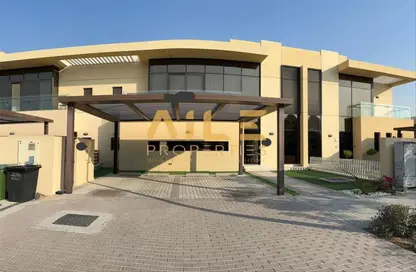 Villa - 3 Bedrooms - 4 Bathrooms for rent in DAMAC Hills - Dubai