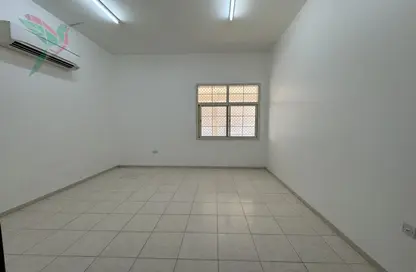 Apartment - 2 Bedrooms - 1 Bathroom for rent in Al Dafeinah - Asharej - Al Ain