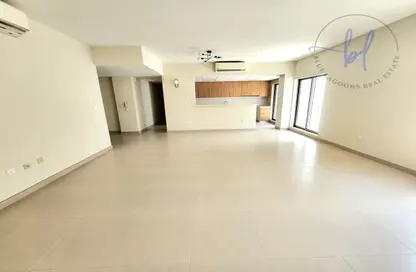 Apartment - 3 Bedrooms - 3 Bathrooms for rent in Al Muraqqabat 596 - Al Muraqqabat - Deira - Dubai