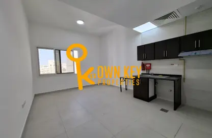 Apartment - Studio - 1 Bathroom for rent in Al Karama - Dubai