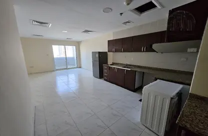 Apartment - 1 Bathroom for rent in RAK Tower - Al Seer - Ras Al Khaimah