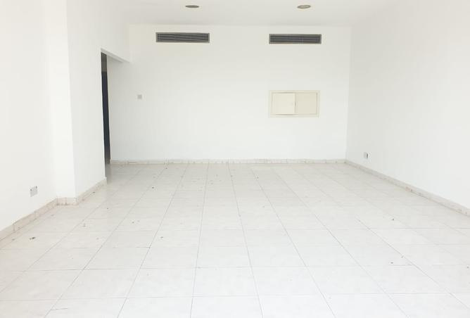 2000 Sqft Sharing Allowed 2 Month Free No Commsio Ref Jjk Um B 678 Property Finder