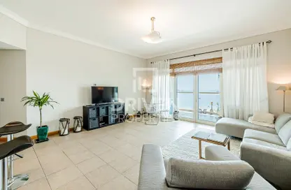 Apartment - 2 Bedrooms - 3 Bathrooms for sale in Al Msalli - Shoreline Apartments - Palm Jumeirah - Dubai