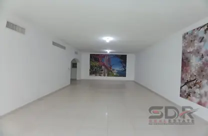 Apartment - 4 Bedrooms - 5 Bathrooms for rent in Al Jimi Avenue - Al Khalidiya - Abu Dhabi