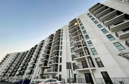 Apartment - 2 Bedrooms - 2 Bathrooms for rent in Waters Edge - Yas Island - Abu Dhabi