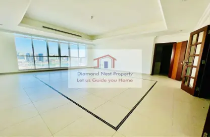 Apartment - 3 Bedrooms - 4 Bathrooms for rent in Al Aryam Tower - Tourist Club Area - Abu Dhabi