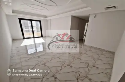 Apartment - 3 Bedrooms - 3 Bathrooms for rent in Muwaileh 29 Building - Muwaileh - Sharjah