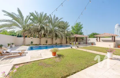 Villa - 5 Bedrooms - 6 Bathrooms for sale in Legacy - Jumeirah Park - Dubai