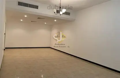 Apartment - 2 Bedrooms - 3 Bathrooms for rent in Al Muraqqabat - Deira - Dubai