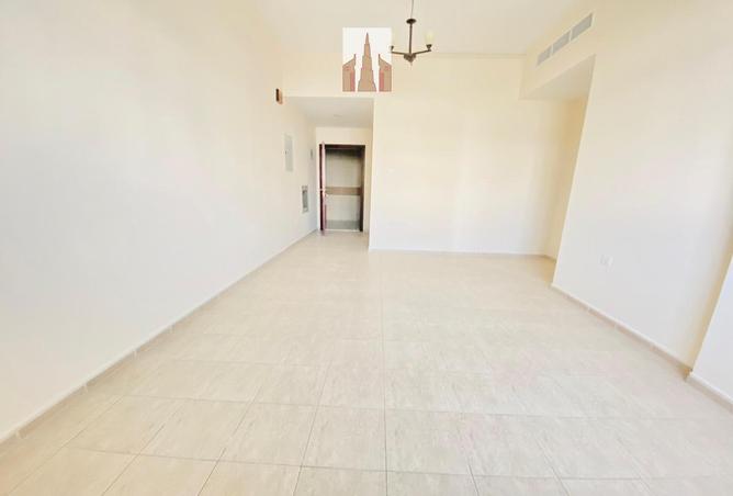 Apartment - 2 Bedrooms - 2 Bathrooms for rent in Muwaileh 29 Building - Muwaileh - Sharjah