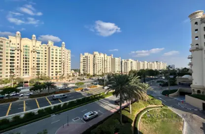 Apartment - 3 Bedrooms - 4 Bathrooms for sale in Al Tamr - Shoreline Apartments - Palm Jumeirah - Dubai