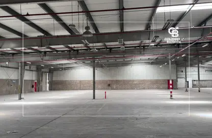 Warehouse - Studio - 4 Bathrooms for rent in Al Quoz 3 - Al Quoz - Dubai