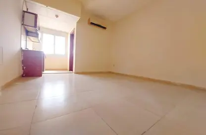 Apartment - 1 Bathroom for rent in Muwaileh 3 Building - Muwaileh - Sharjah