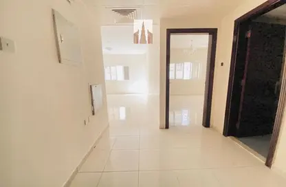 Apartment - 1 Bedroom - 2 Bathrooms for rent in Muwailih Building - Muwaileh - Sharjah