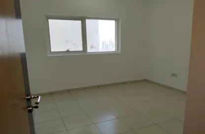 Apartment - 1 Bedroom - 2 Bathrooms for rent in Palm Tower 2 - Palm Towers - Al Majaz - Sharjah