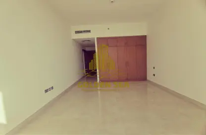 Apartment - 2 Bedrooms - 3 Bathrooms for rent in Khalidiya Centre - Cornich Al Khalidiya - Al Khalidiya - Abu Dhabi