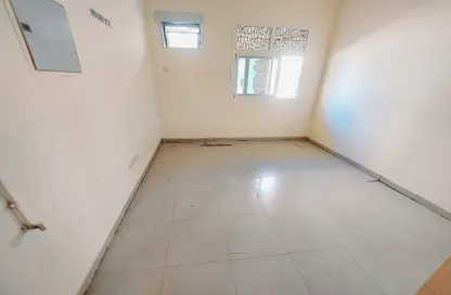 Apartment - 1 Bathroom for rent in Muwailih Building - Muwaileh - Sharjah