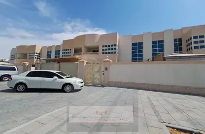 Villa - 4 Bedrooms - 5 Bathrooms for rent in Mohamed Bin Zayed Centre - Mohamed Bin Zayed City - Abu Dhabi